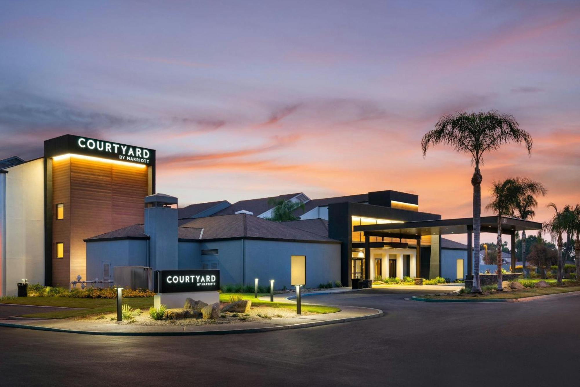Hotel Courtyard By Marriott Fresno