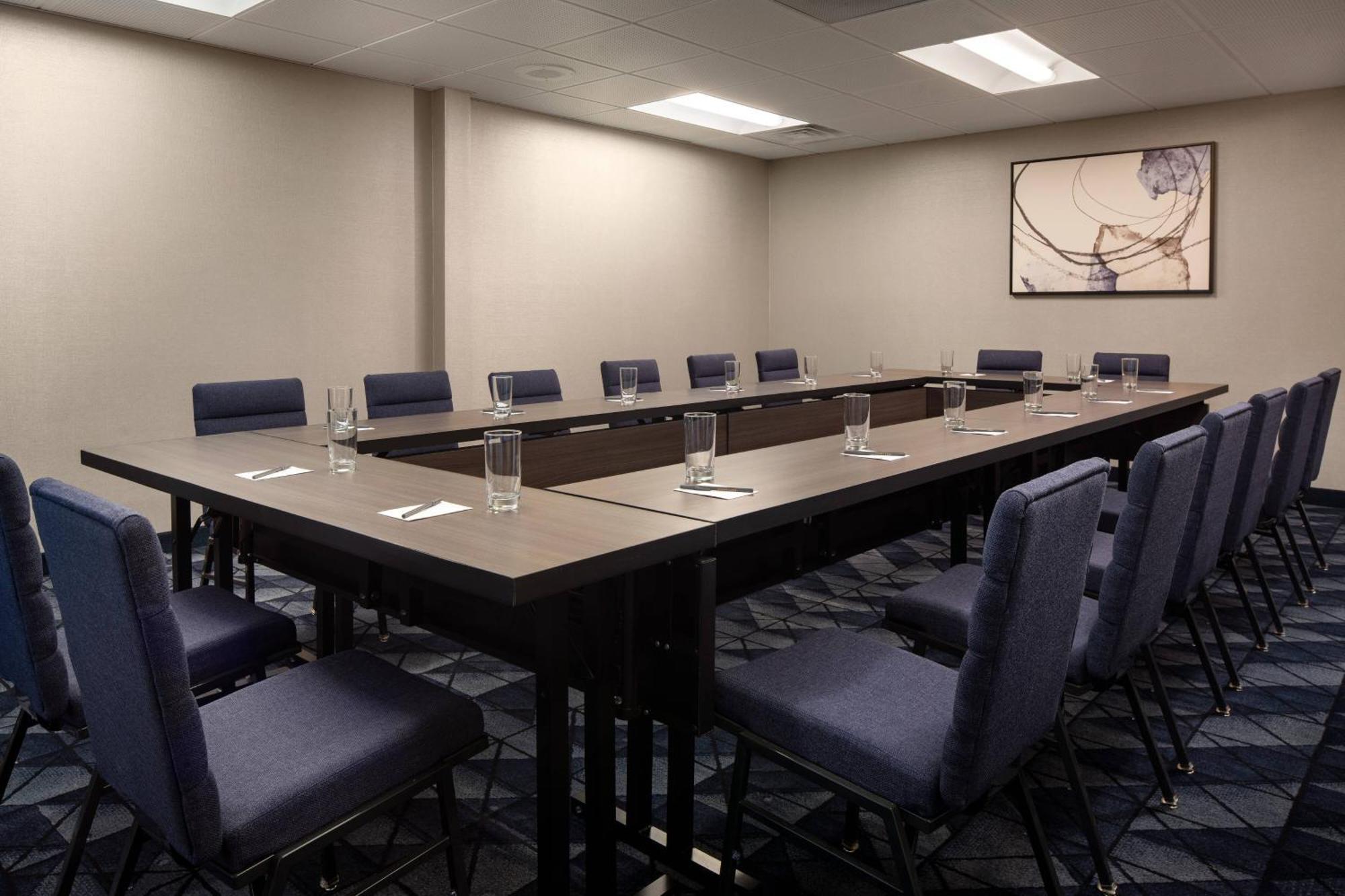 Courtyard By Marriott Hotel Fresno