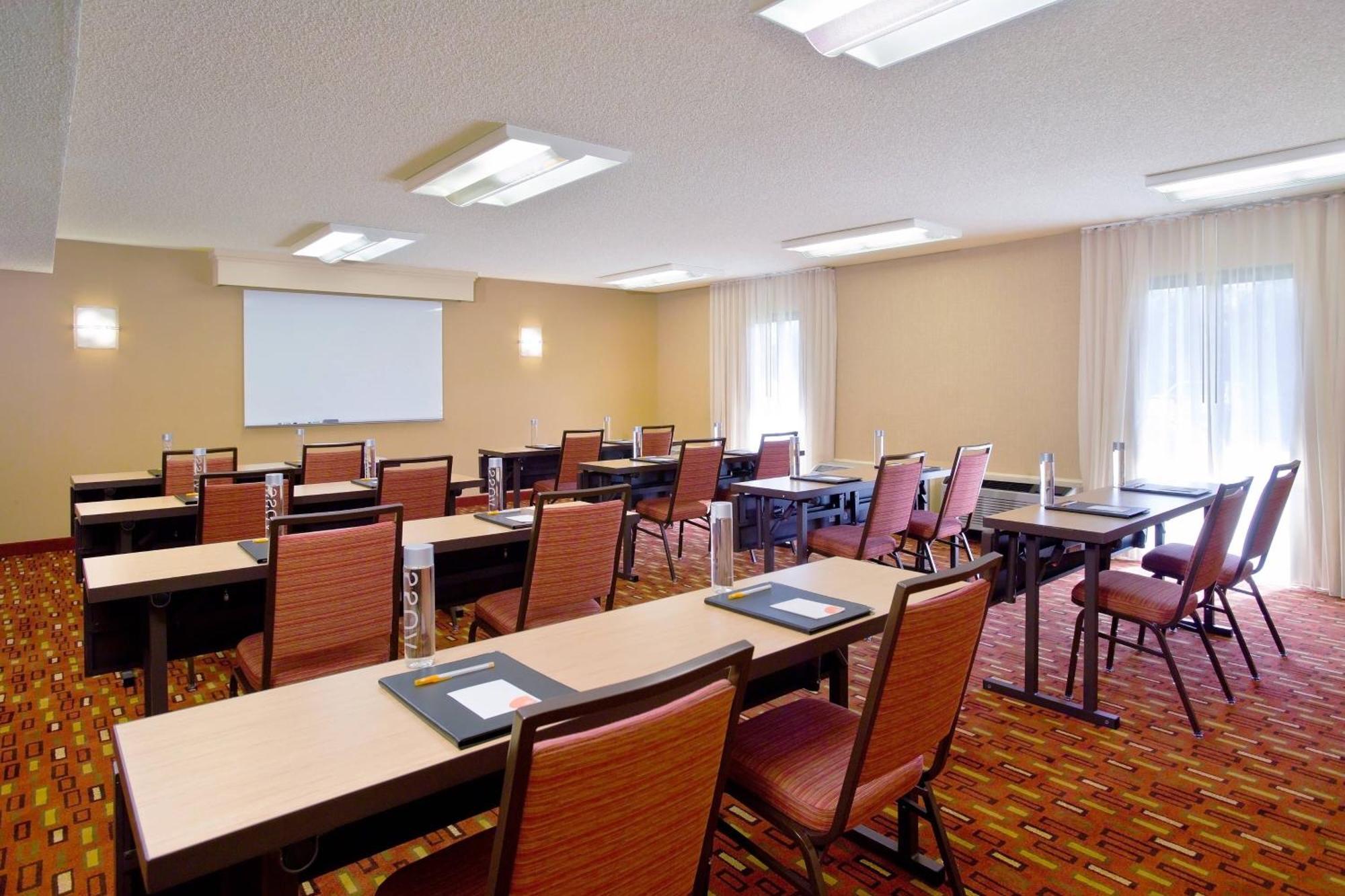 Hotel Courtyard By Marriott 3*
