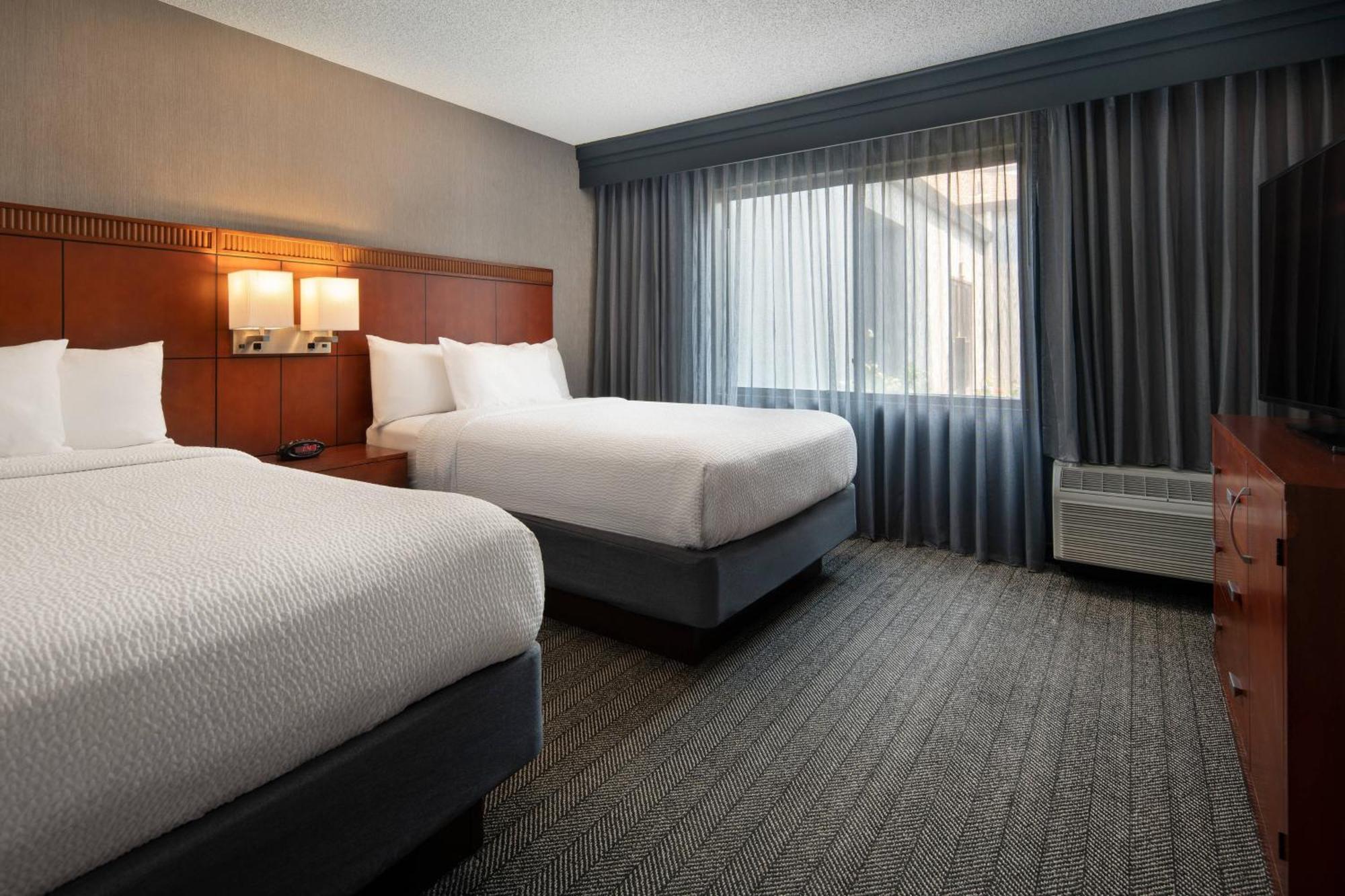 Courtyard By Marriott 3* Fresno