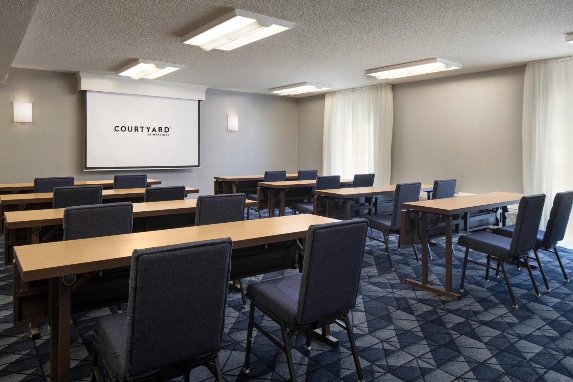Courtyard By Marriott 3*