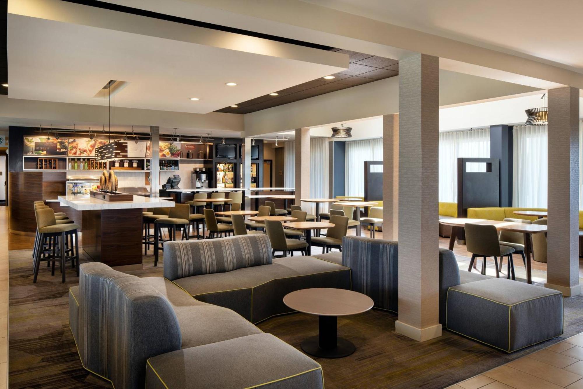 Courtyard By Marriott Hotel Fresno