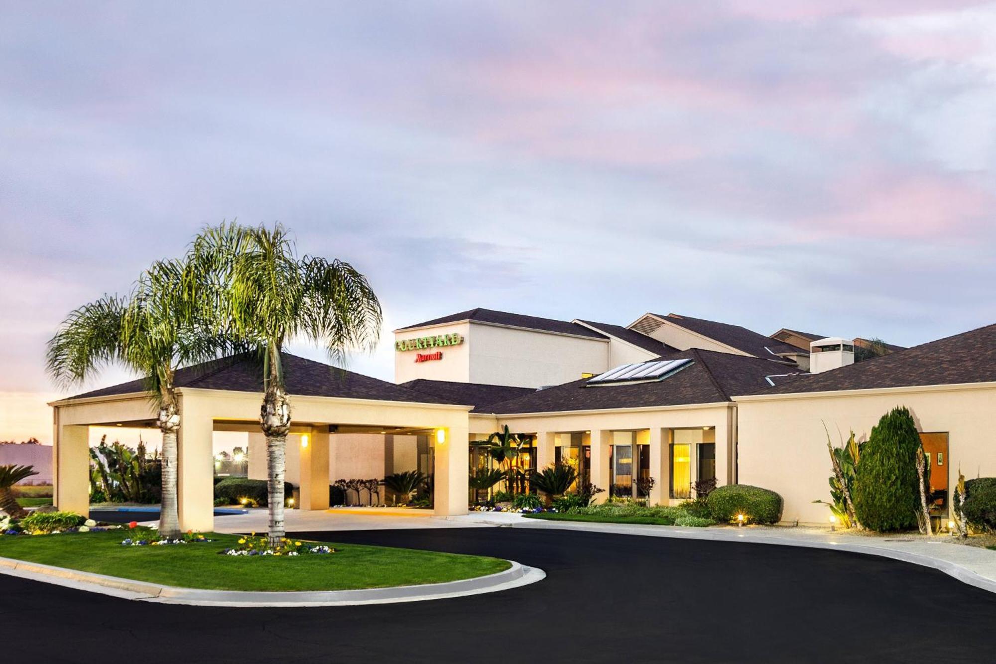 Courtyard By Marriott Hotel