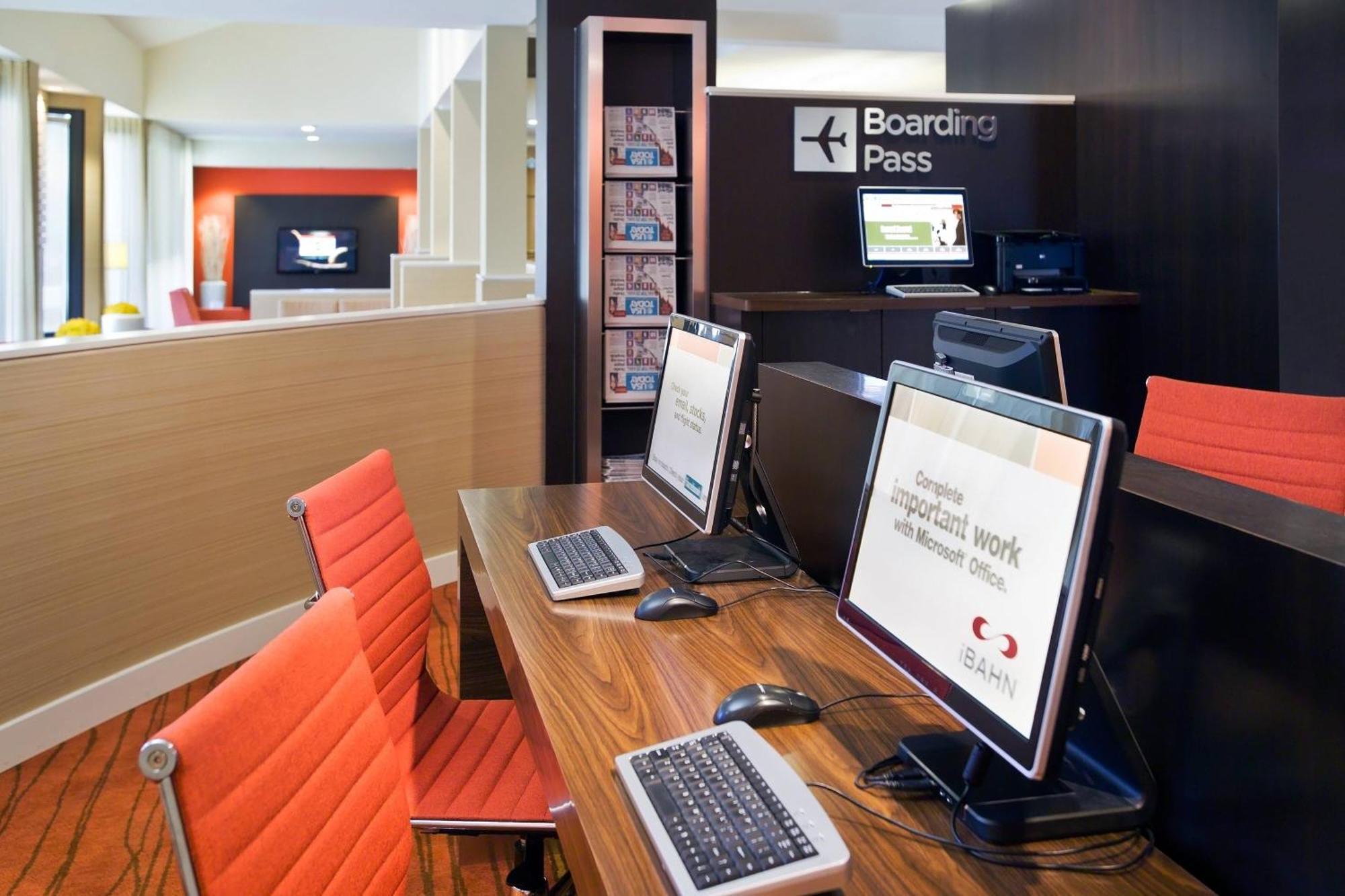 Courtyard By Marriott Hotel 3*