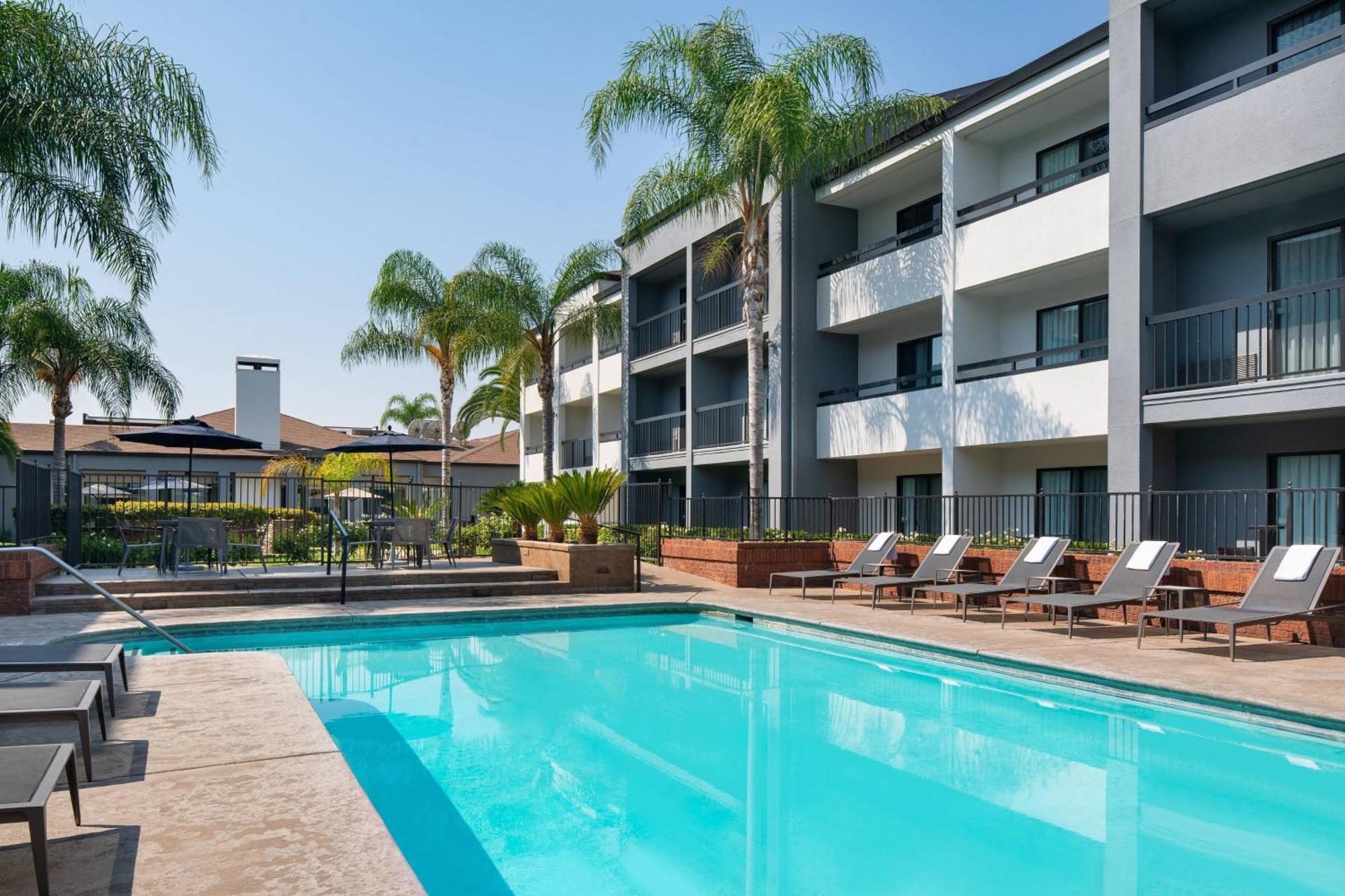 Courtyard By Marriott Hotel 3*