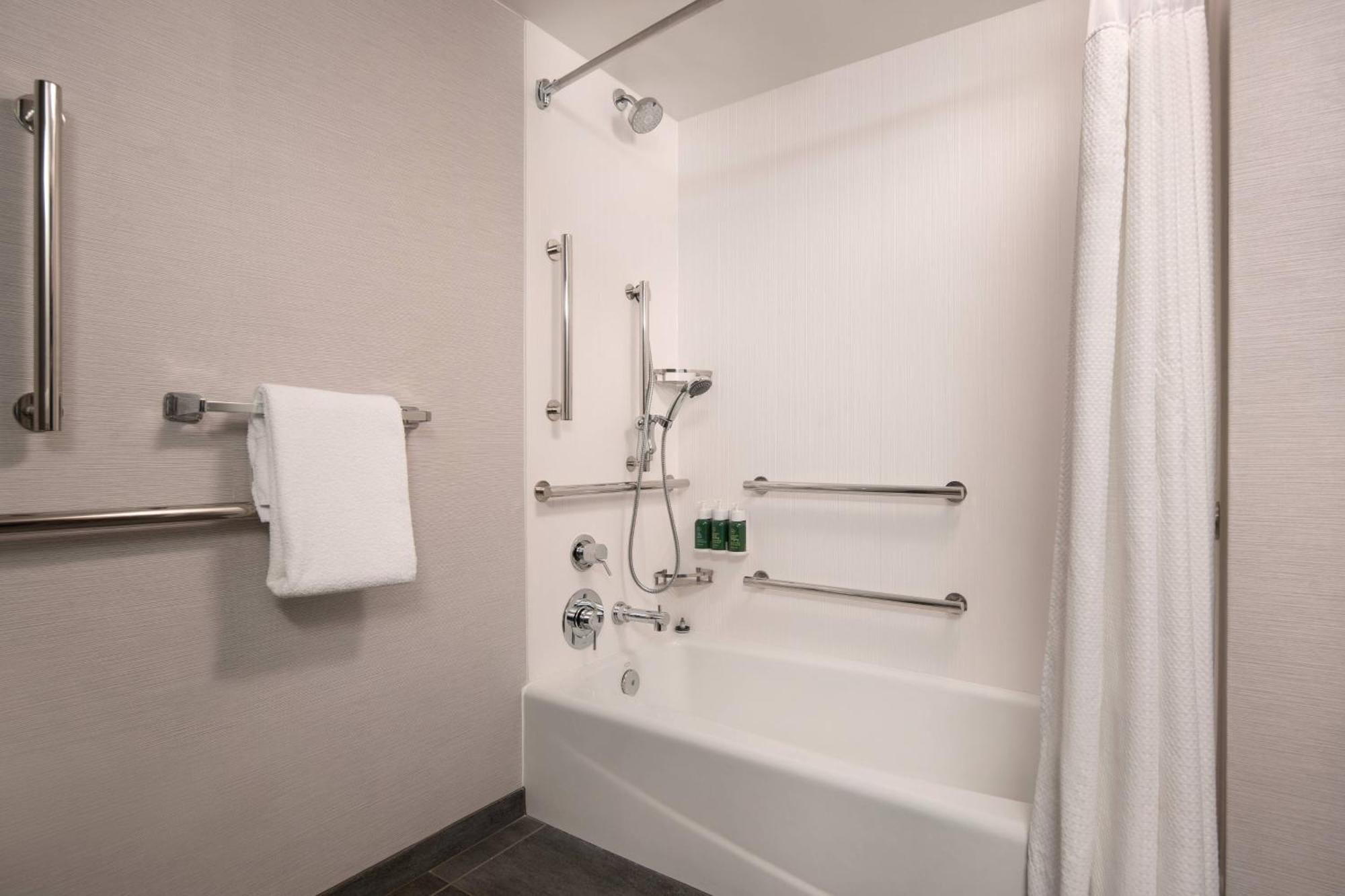 Courtyard By Marriott 3*