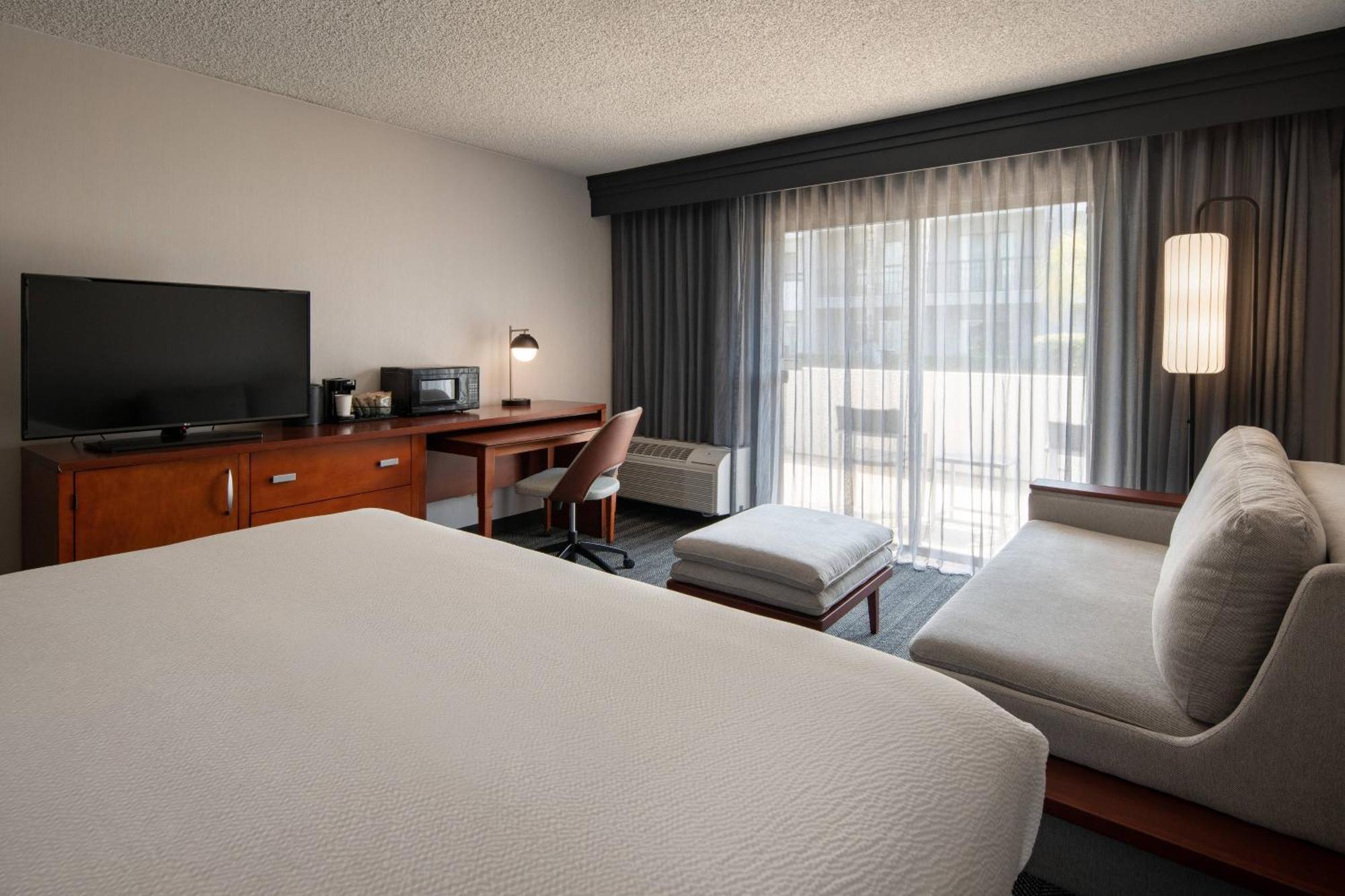 Courtyard By Marriott 3*