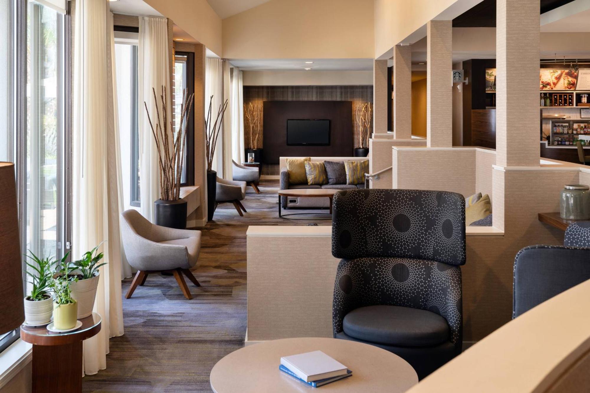 Courtyard By Marriott Hotel